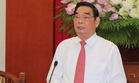Das ständige Mitglied des Parteisekretariats empfängt die Delegation der laotischen Partei